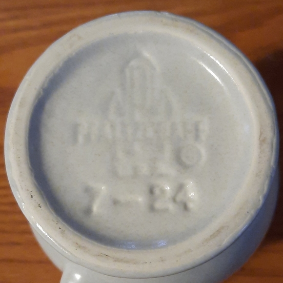 Pfaltzgraff Yorktowne creamer - Picture 4 of 4